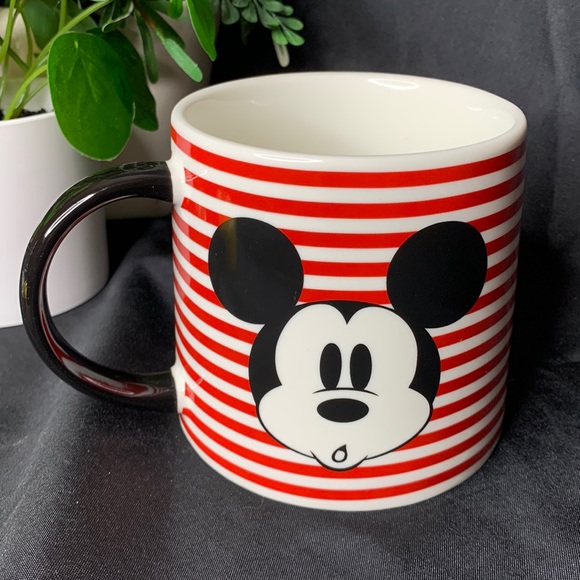 Super fun large oversized red, black and white Mickey Mouse Disney mug - Picture 2 of 8